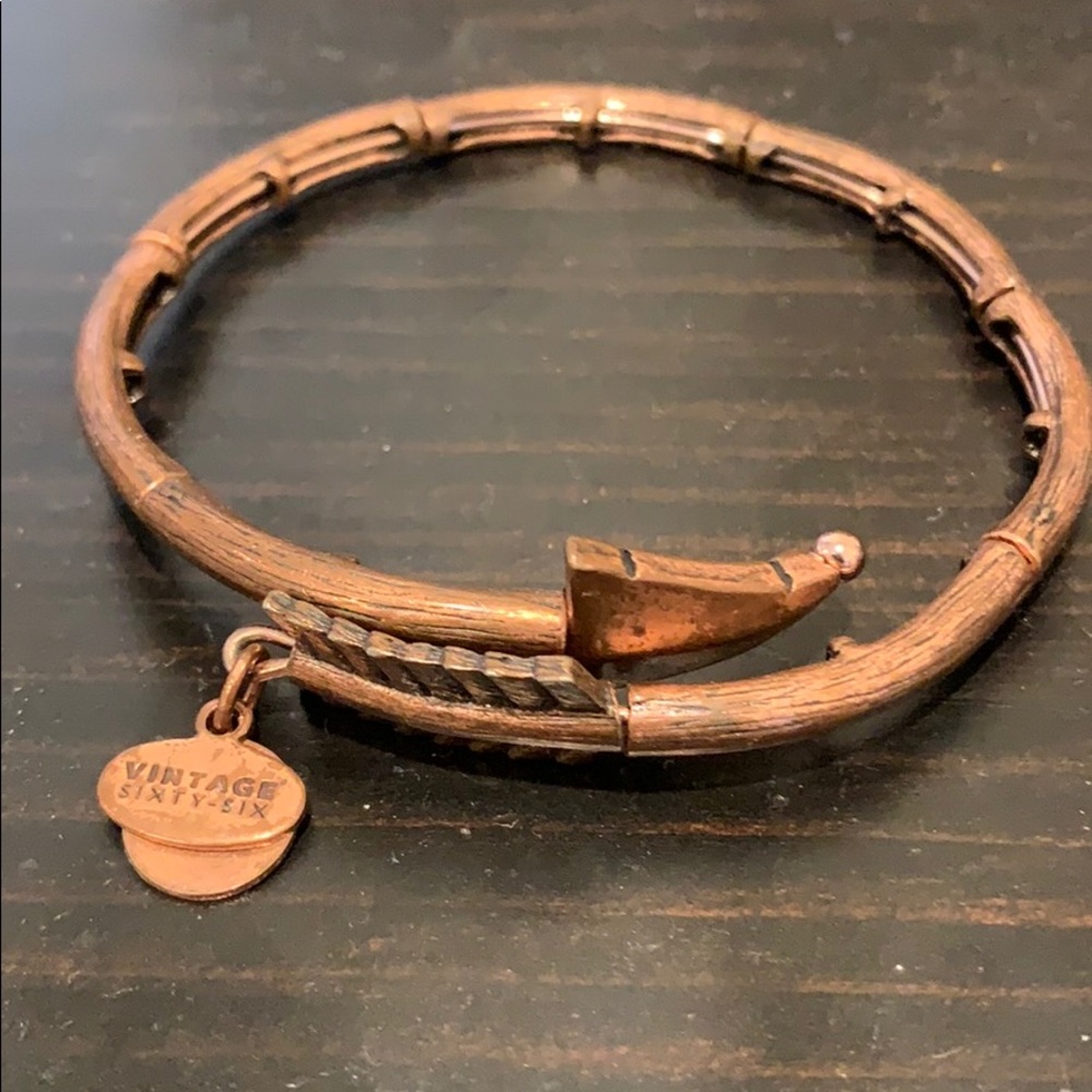 🎀 Alex and Ani arrow bracelet